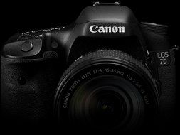 Canon EOS 7D 18 MP CMOS Digital SLR Camera with 28-135mm f/3.5-5.6 IS USM Lens (discontinued by manufacturer) N14