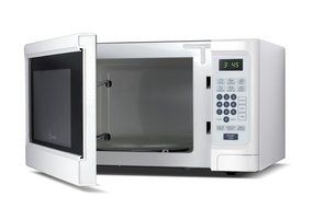 Westinghouse WCM11100W 1000 Watt Counter Top Microwave Oven, 1.1 Cubic Feet, White Cabinet N3