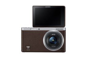 Samsung NX Mini 20.5MP CMOS Smart WiFi &amp; NFC Mirrorless Digital Camera with 9-27mm Lens and 3" Flip Up LCD Touch... N107