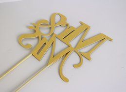 All About Details Gold Mr-&amp;-Mrs Cake Topper N2