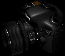 Canon EOS 7D 18 MP CMOS Digital SLR Camera with 28-135mm f/3.5-5.6 IS USM Lens (discontinued by manufacturer) N26