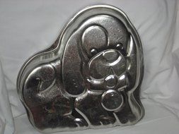 1995 E-Z Baker Critter Cakes Dog 13x13 Inch Cake Baking Pan (Uses 2 Cake Mixes)