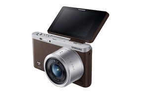 Samsung NX Mini 20.5MP CMOS Smart WiFi &amp; NFC Mirrorless Digital Camera with 9-27mm Lens and 3" Flip Up LCD Touch... N136