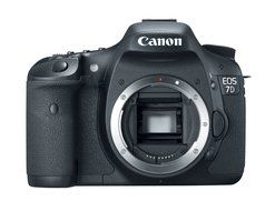 Canon EOS 7D 18 MP CMOS Digital SLR Camera with 28-135mm f/3.5-5.6 IS USM Lens (discontinued by manufacturer) N31