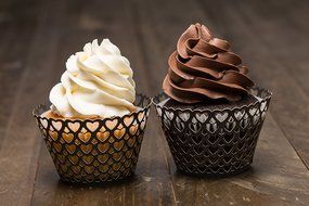 Bride Cupcake Wrappers x 100pcs in shimmering ivory white. 22 different wraps to make your wedding or birthday... N5
