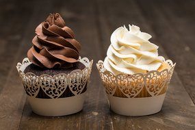 Bride Cupcake Wrappers x 100pcs in shimmering ivory white. 22 different wraps to make your wedding or birthday... N13