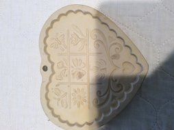 The Pampered Chef - Cookie Mold - Gardens Of The Heart # 2896