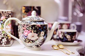 Maxwell &amp; Williams William Kilburn Midnight Blossom 38floz Ceramic Teapot N2