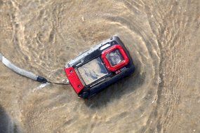 Ivation 20MP Underwater Shockproof Digital Camera &amp; Video Camera w/Dual Full-Color LCD Displays &ndash; Fully Waterproof... N7