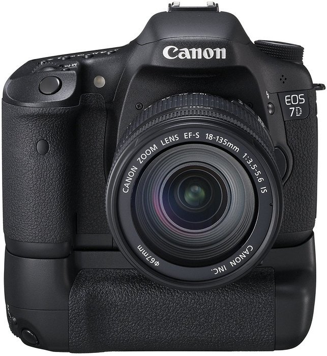 Canon EOS 7D 18 MP CMOS Digital SLR Camera with 28-135mm f/3.5-5.6 IS USM Lens (discontinued by manufacturer) N11