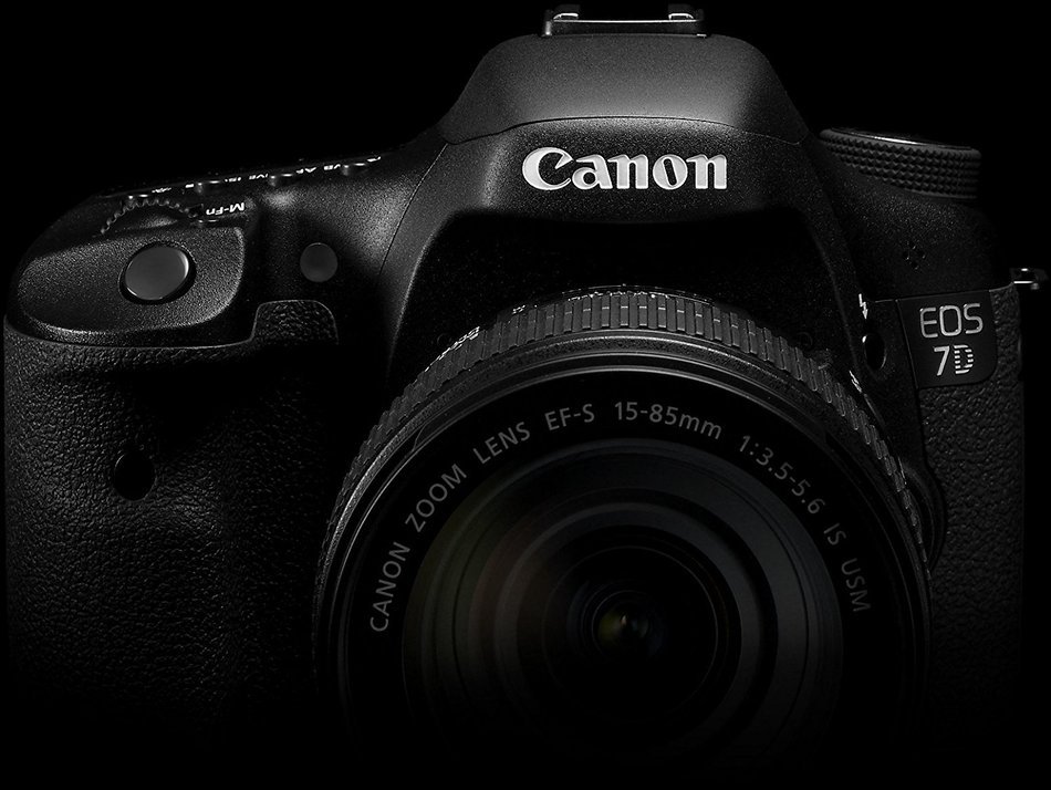 Canon EOS 7D 18 MP CMOS Digital SLR Camera with 28-135mm f/3.5-5.6 IS USM Lens (discontinued by manufacturer) N14