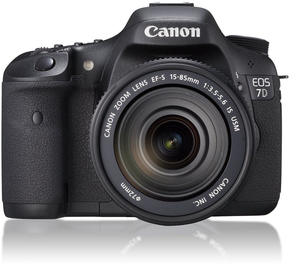 Canon EOS 7D 18 MP CMOS Digital SLR Camera with 28-135mm f/3.5-5.6 IS USM Lens (discontinued by manufacturer) N16
