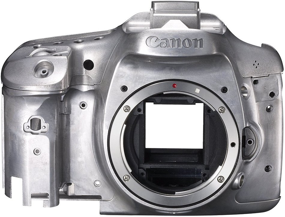 Canon EOS 7D 18 MP CMOS Digital SLR Camera with 28-135mm f/3.5-5.6 IS USM Lens (discontinued by manufacturer) N35