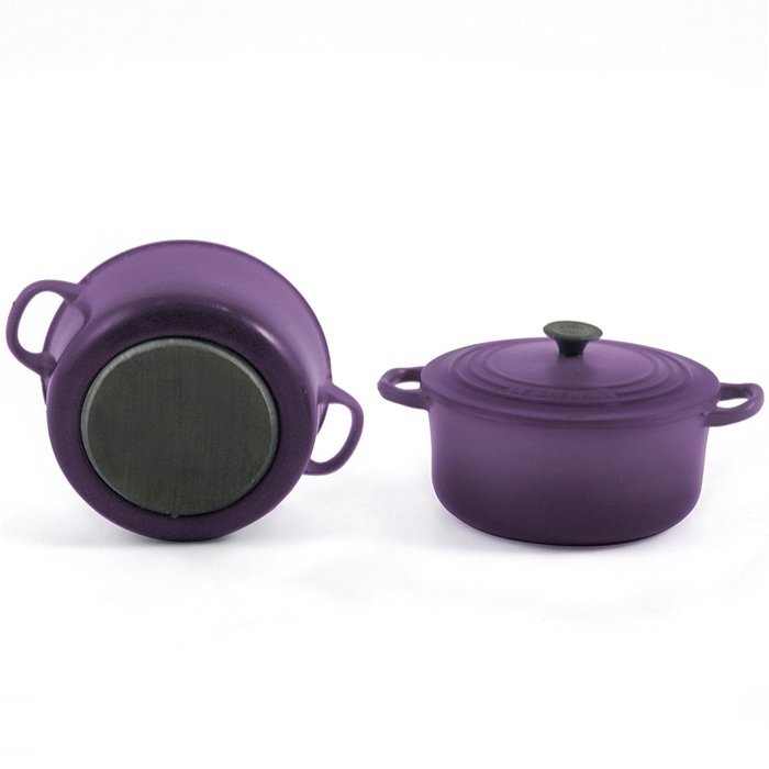 Le Creuset Round French Oven Magnet, Palm