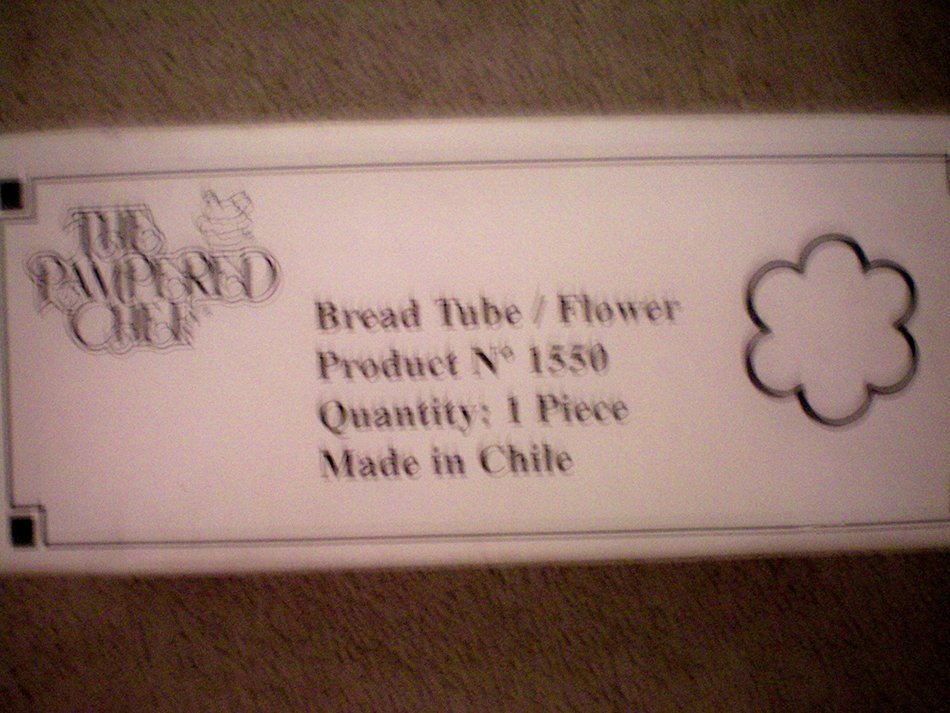 The Pampered Chef Scalloped Bread Tube -- Flower Design-- Molde Tubular -- Festoneado