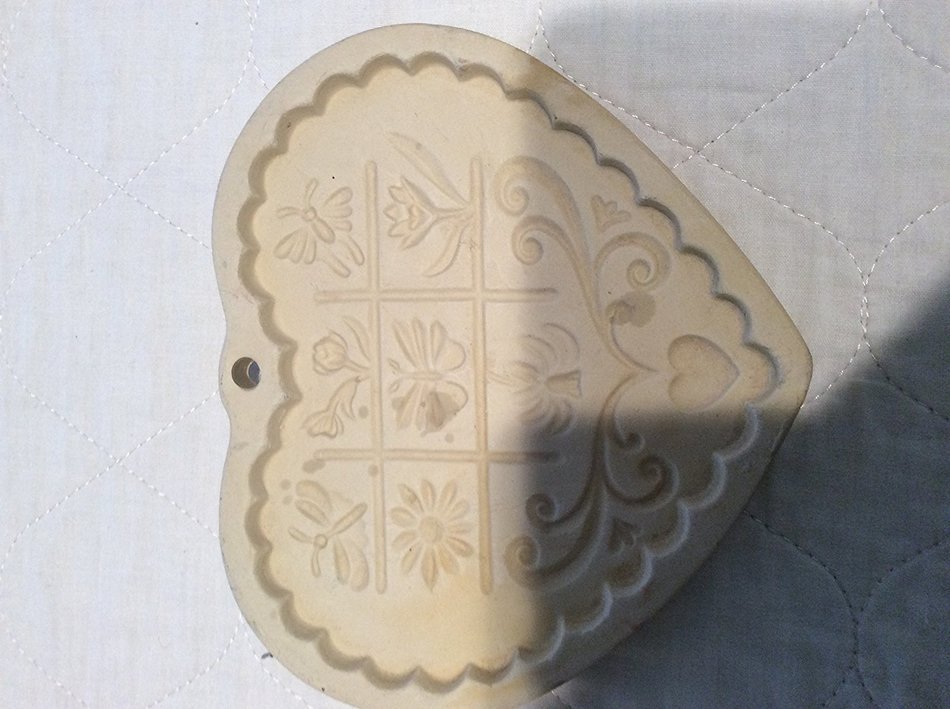 The Pampered Chef - Cookie Mold - Gardens Of The Heart # 2896