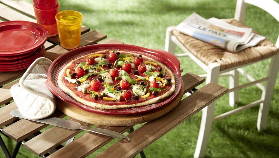 Emile Henry Made In France Flame Pizza Stone, 14.6 x 14.6", Charcoal