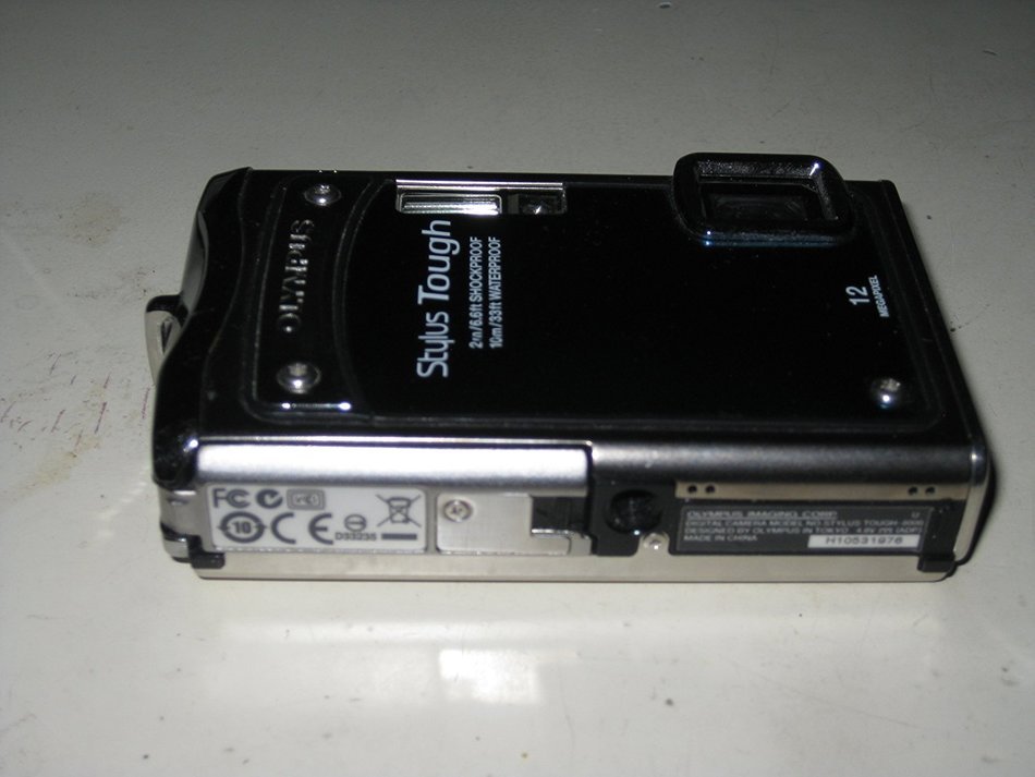 Olympus Stylus Tough 8000 12MP 2.7 LCD Digital Camera (Blue) N7