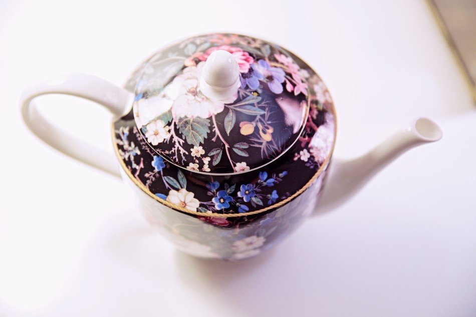 Maxwell & Williams William Kilburn Midnight Blossom 38floz Ceramic Teapot