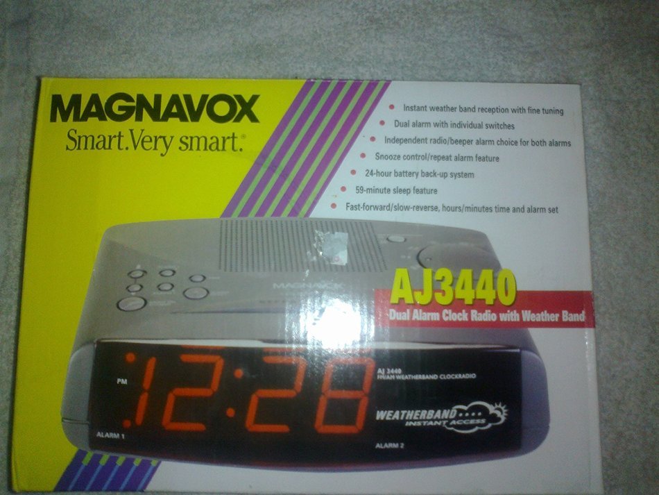 Magnavox AM/FM Digital Clock Radio (AJ 3010/17) N3