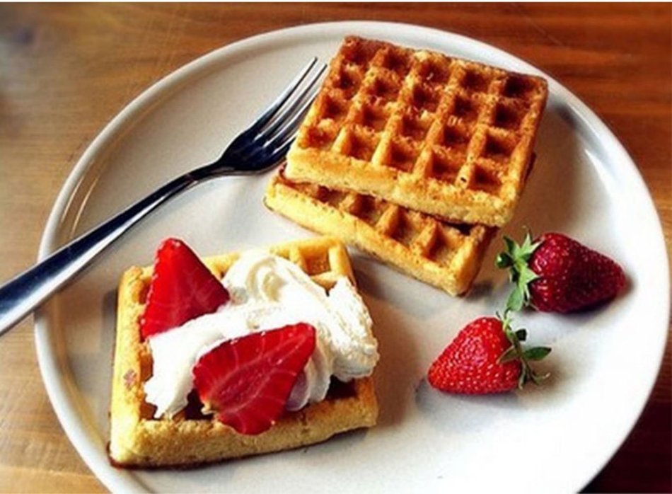 4 Cavity Silicone Waffle Mold, Non-Stick, Easy To Clean, Oven / Microwave / Dishwasher / Freezer safe, Heat Resistant...