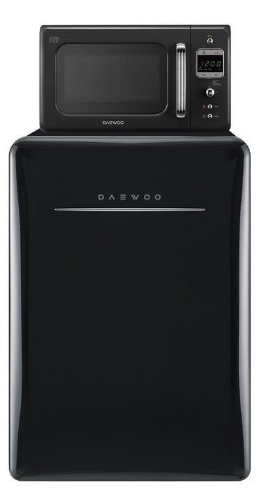 Daewoo Retro Compact Refrigerator 2.8 Cu Ft, Piano Black N4