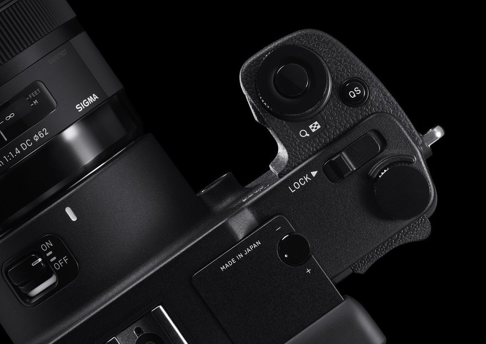 Sigma SD Quattro Digital Camera with 30mm F1.4 DC HSM N4