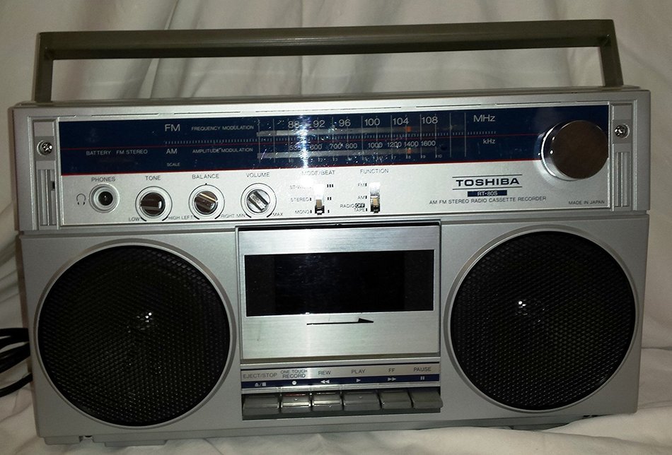 TOSHIBA BOOM BOX-GETTO BLASTER AM/FM RADIO CASSETTE PLAYER-RECORDER