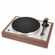 Pro-ject The Classic Sub-chassis turntable with 9&ldquo; carbon/alu sandwich tonearm- Walnut