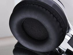 LUXA2 AD-HDP-PCLL-BK-00 Lavi L On-Ear Wireless Headphone, Black N28
