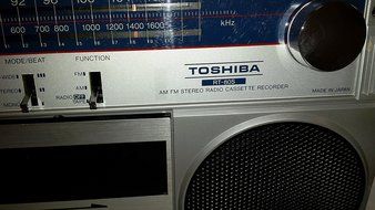TOSHIBA BOOM BOX-GETTO BLASTER AM/FM RADIO CASSETTE PLAYER-RECORDER N3
