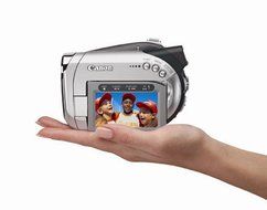Canon DC22 2.2MP DVD Camcorder with 10x Optical Zoom (Discontinued by Manufacturer) N3