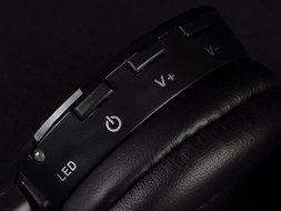 LUXA2 AD-HDP-PCLL-BK-00 Lavi L On-Ear Wireless Headphone, Black N38
