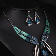 Women Fashion Pendant Chain Crystal Choker Chunky Bib Statement Necklace Jewelry