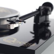 Rega - Queen Special Edition Turntable N3
