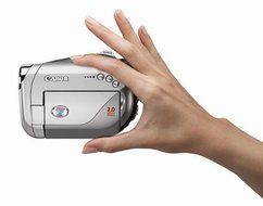 Canon DC22 2.2MP DVD Camcorder with 10x Optical Zoom (Discontinued by Manufacturer) N7