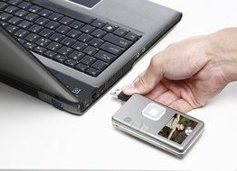 Creative Labs Vado Pocket Video Camcorder (Silver) OLD MODEL (Discontinued by Manufacturer) N3