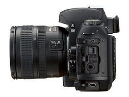 Nikon D70S 6.1MP Digital SLR Camera Kit with 18-70mm Nikkor Lens N3