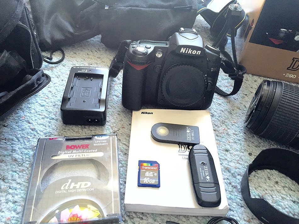 Nikon D90 12.3MP DX-Format CMOS Digital SLR Camera with 18-105 mm f/3.5-5.6G ED AF-S VR DX Nikkor Zoom Lens International...