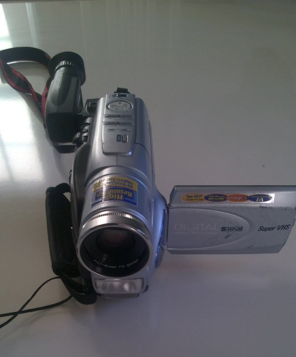 JVC GRDVL805U MiniDV Digital Camcorder with Built-in Digital Still Mode (Discontinued by Manufacturer) N7