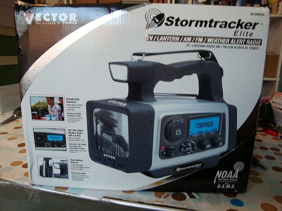 VECTOR Stormtracker Elite WC300DSV TV/Lantern AM/FM Weather Alert Radio N5