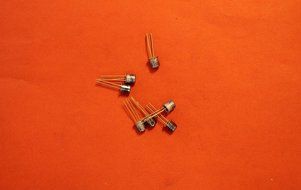 Transistors silicon KT3102D analogue 2N2484, 2N4124, 2N5209, BC184A GOLD USSR 5 pcs N2