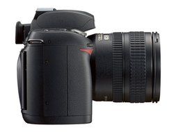 Nikon D70S 6.1MP Digital SLR Camera Kit with 18-70mm Nikkor Lens N12