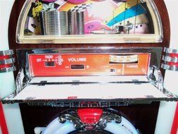 Steepletone Retro Classic Rock Mini - USB MP3 CD LED Mini Jukebox (Light Honey)