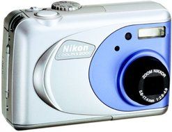 Nikon Coolpix 2000 2MP Digital Camera w/ 3x Optical Zoom