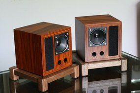 Qinpu V-5 Mini Desktop Speakers