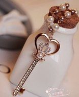Hot Pearl Crystal Rhinestone Key Pendant Long Chain Necklace Fashion Jewelry