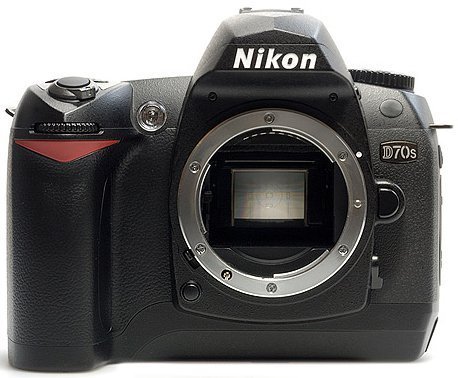 Nikon D70S 6.1MP Digital SLR Camera Kit with 18-70mm Nikkor Lens N6