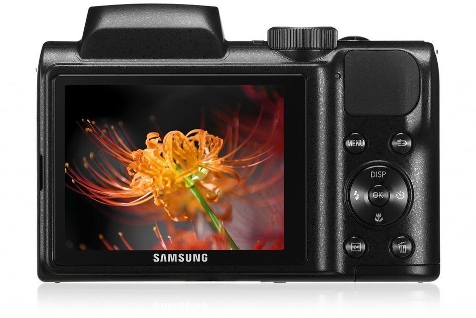 Samsung WB100ZBABUS WB100 16.4MP Smart Camera with 26x Optical Zoom and 3-inch LCD in Black