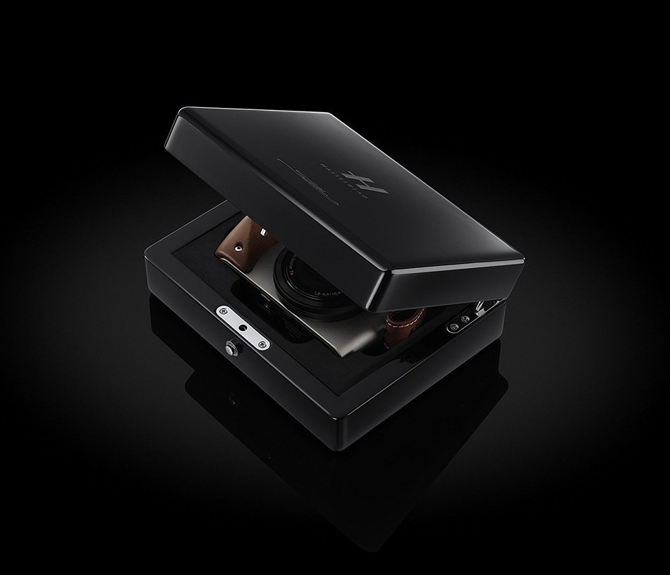 Hasselblad Stellar Camera Silver with Carbon Fiber Grip N3